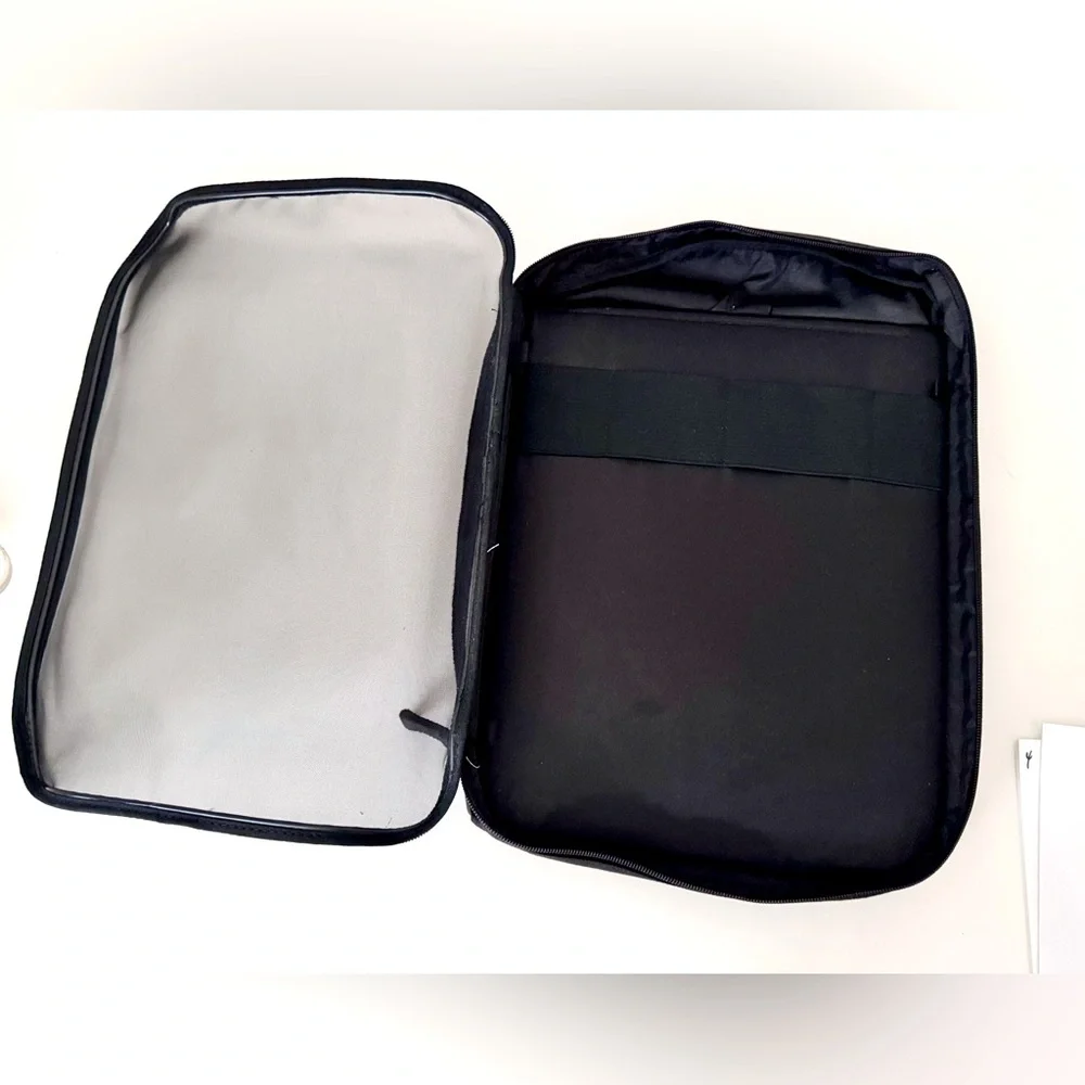Black Lightweight Expandable Laptop Bag for 15